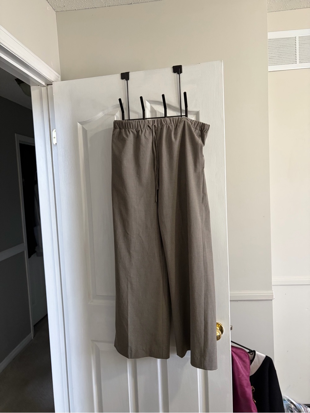 Aritzia women’s lodge Wide-Leg Houndstooth Pants in Taupe